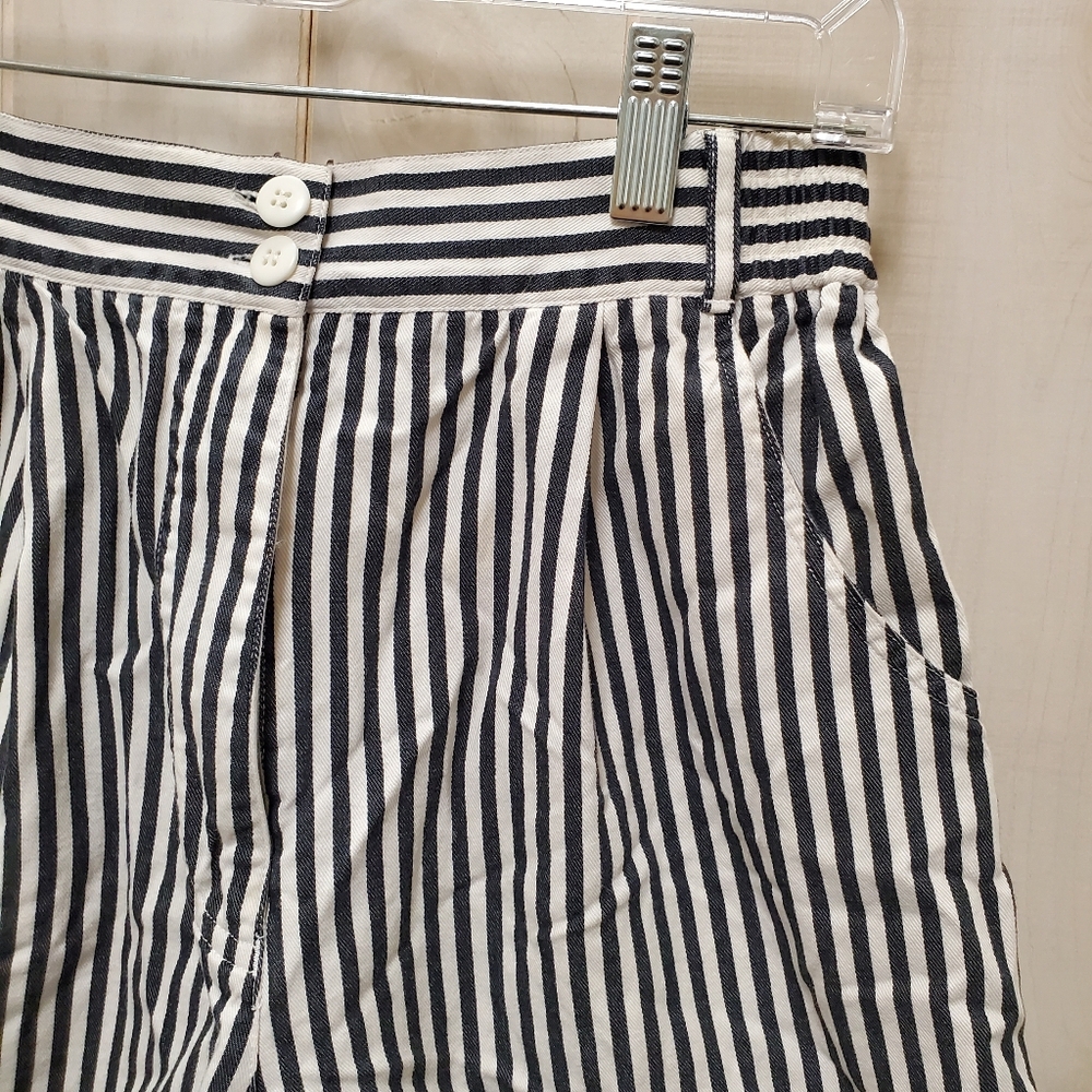 Vintage Izod High Rise Tailored B&W Striped Shorts Size 6 - Picture 5 of 13